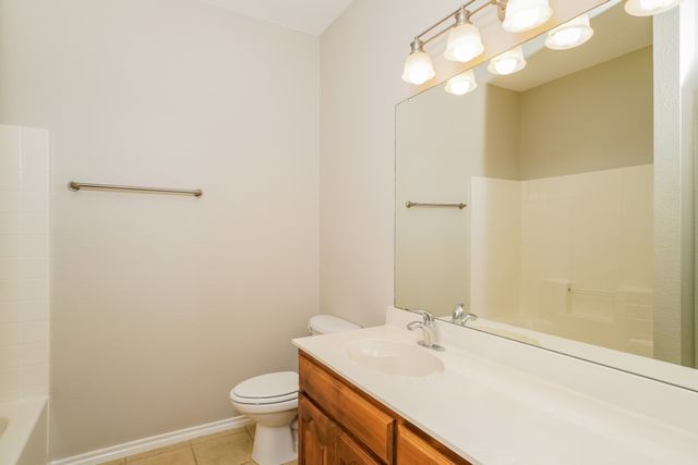 1104 Hearthstone Drive, Burleson, TX 76028