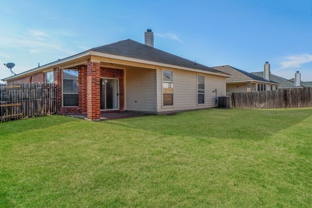 1104 Hearthstone Drive, Burleson, TX 76028