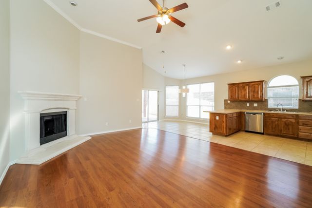 1104 Hearthstone Drive, Burleson, TX 76028