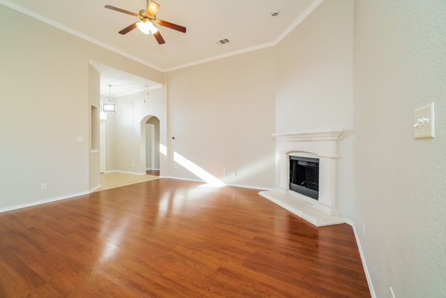 1104 Hearthstone Drive, Burleson, TX 76028