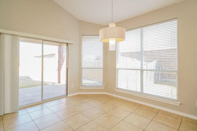 1104 Hearthstone Drive, Burleson, TX 76028