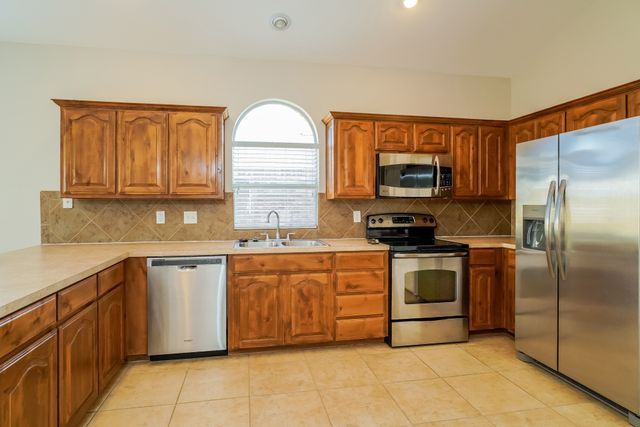 1104 Hearthstone Drive, Burleson, TX 76028