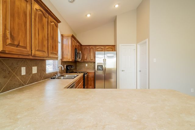 1104 Hearthstone Drive, Burleson, TX 76028