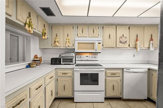 7001 New Post DR 3, North Fort Myers, FL 33917
