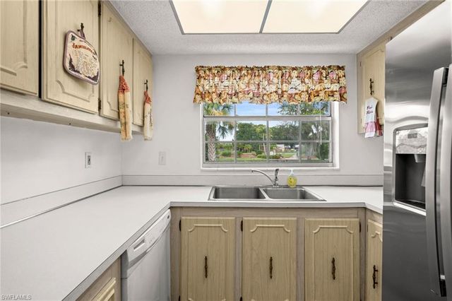 7001 New Post DR 3, North Fort Myers, FL 33917