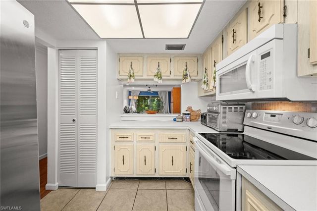 7001 New Post DR 3, North Fort Myers, FL 33917