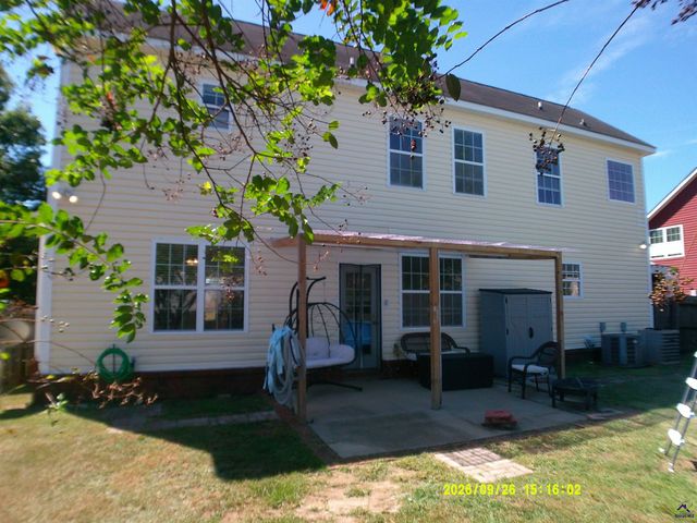 202 Meyers Lake Drive, Warner Robins, GA 31088