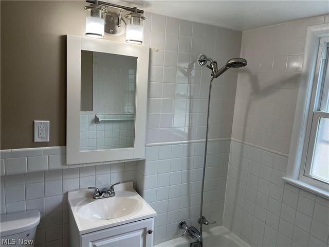 390 E 210th Street, Euclid, OH 44123