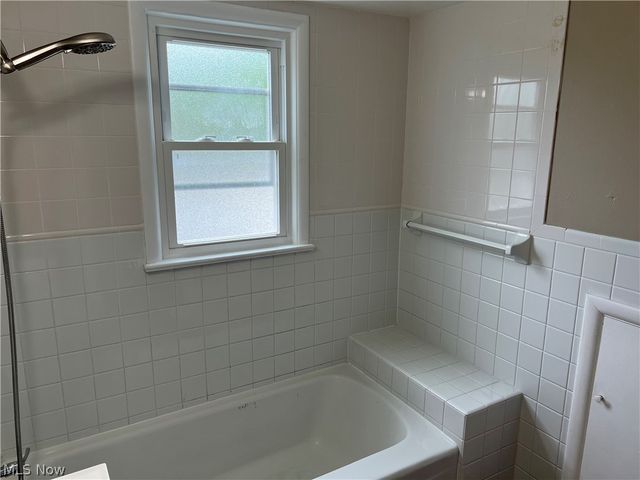 390 E 210th Street, Euclid, OH 44123