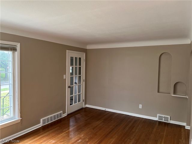 390 E 210th Street, Euclid, OH 44123