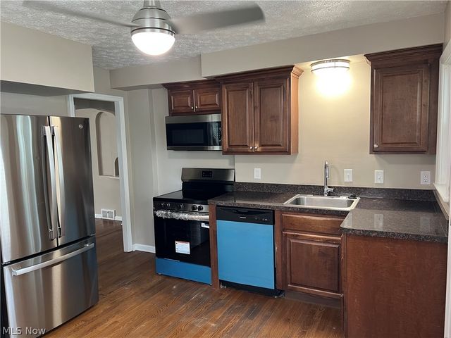 390 E 210th Street, Euclid, OH 44123