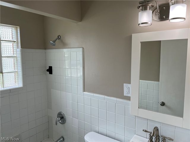 390 E 210th Street, Euclid, OH 44123