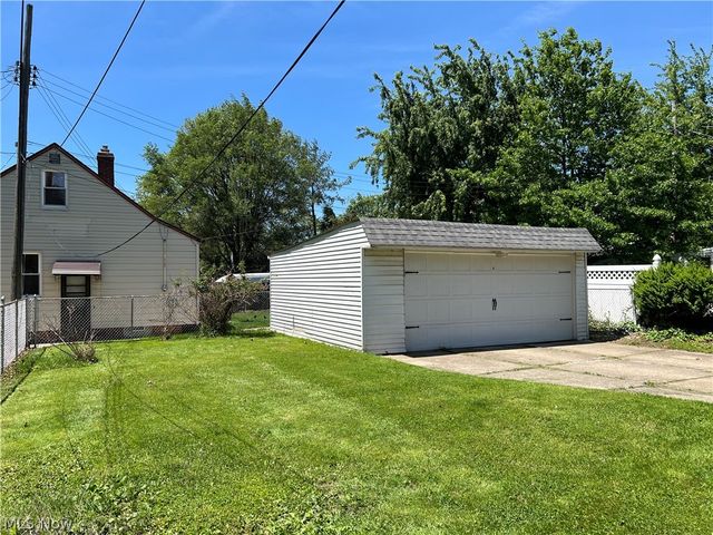 390 E 210th Street, Euclid, OH 44123