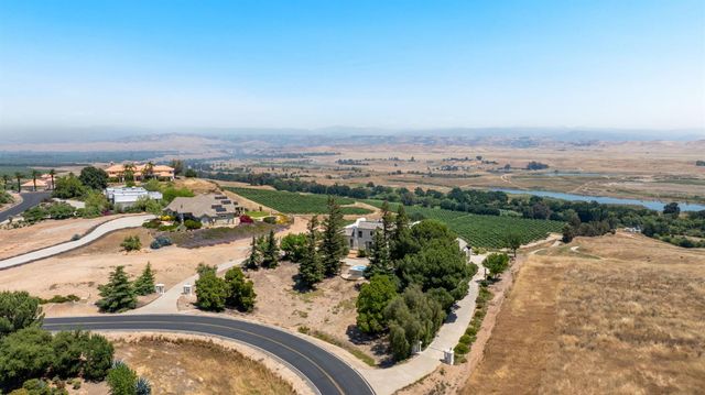 14215 Killarney Drive, Madera, CA 93636