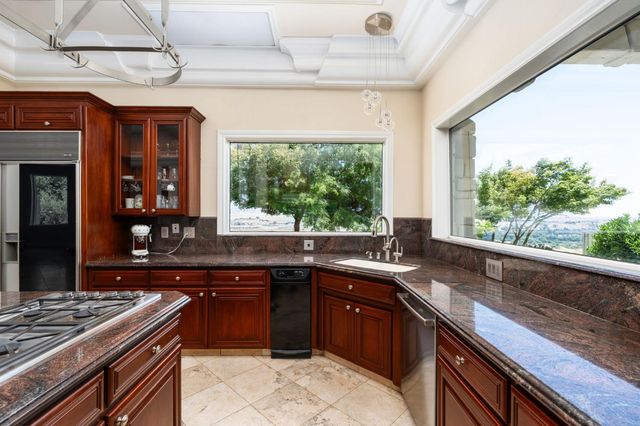 14215 Killarney Drive, Madera, CA 93636