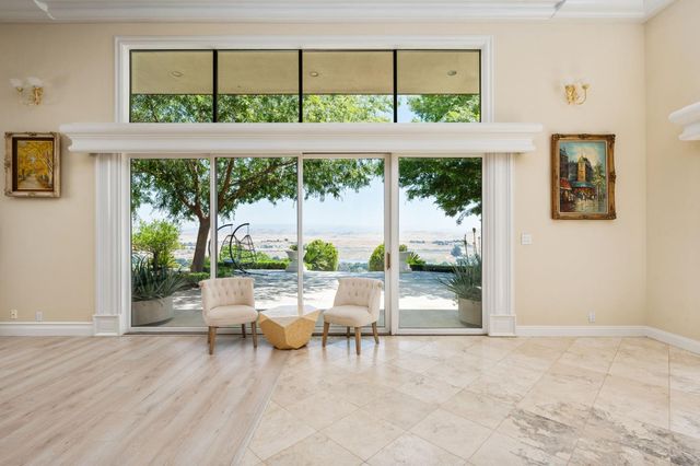 14215 Killarney Drive, Madera, CA 93636