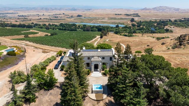 14215 Killarney Drive, Madera, CA 93636