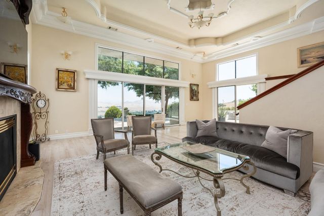 14215 Killarney Drive, Madera, CA 93636