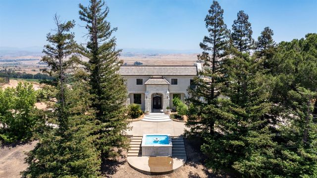 14215 Killarney Drive, Madera, CA 93636