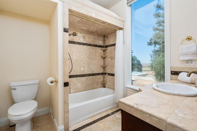 14215 Killarney Drive, Madera, CA 93636