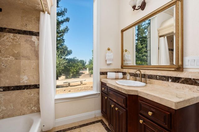 14215 Killarney Drive, Madera, CA 93636