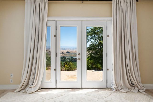 14215 Killarney Drive, Madera, CA 93636