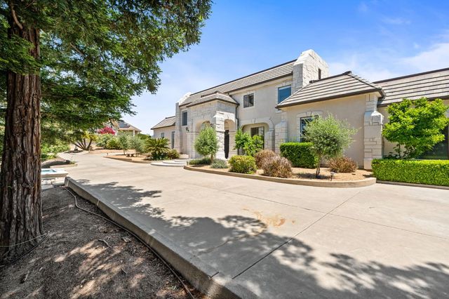 14215 Killarney Drive, Madera, CA 93636