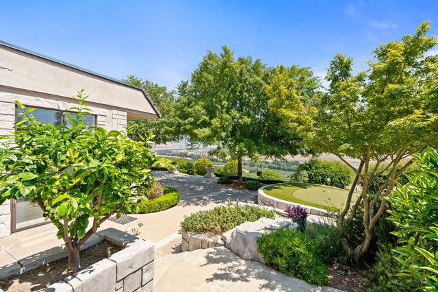 14215 Killarney Drive, Madera, CA 93636