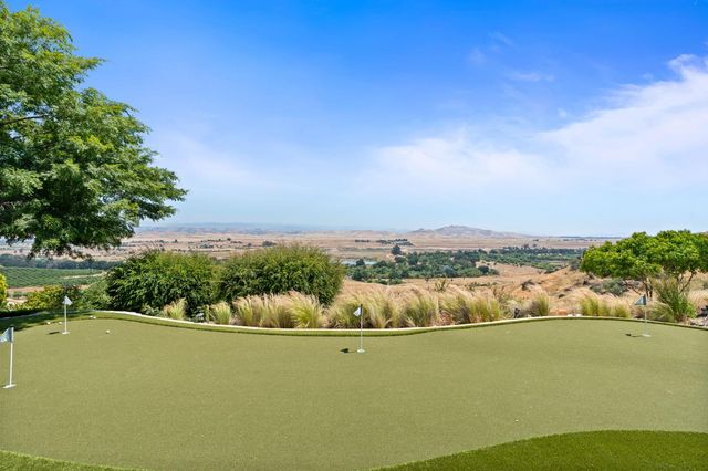 14215 Killarney Drive, Madera, CA 93636