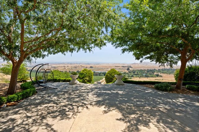 14215 Killarney Drive, Madera, CA 93636