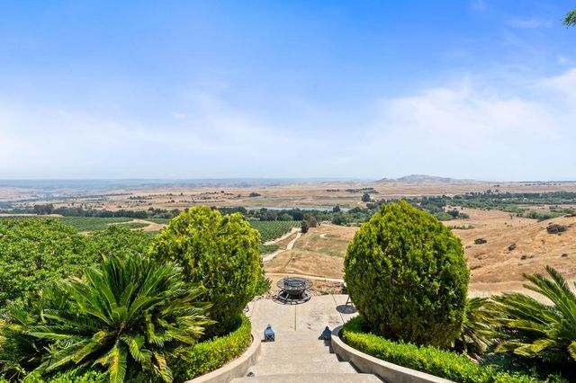 14215 Killarney Drive, Madera, CA 93636