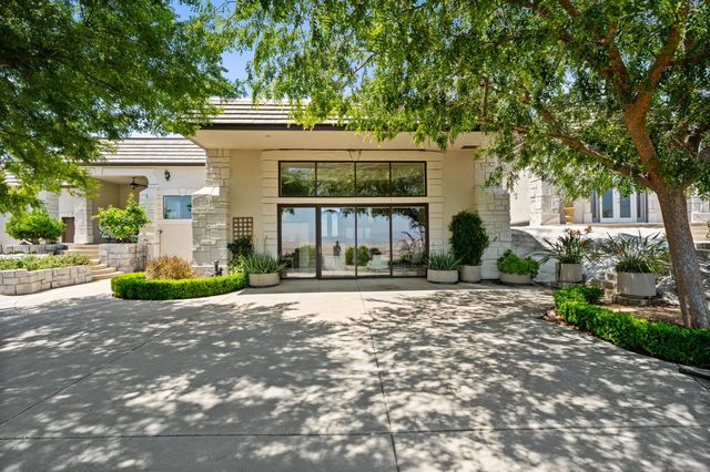 14215 Killarney Drive, Madera, CA 93636