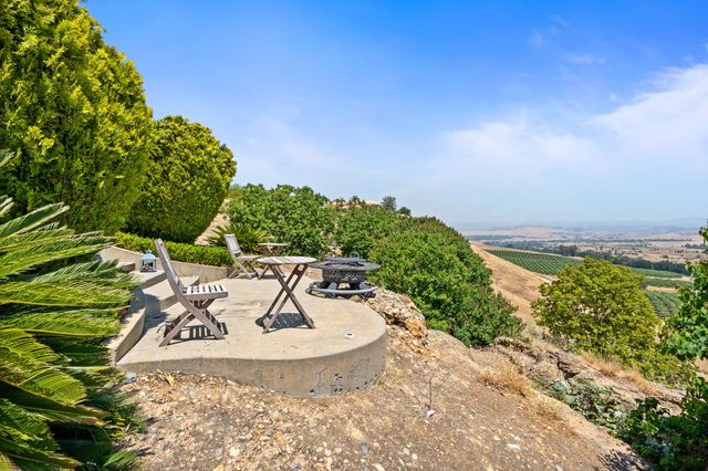 14215 Killarney Drive, Madera, CA 93636