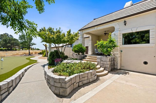 14215 Killarney Drive, Madera, CA 93636