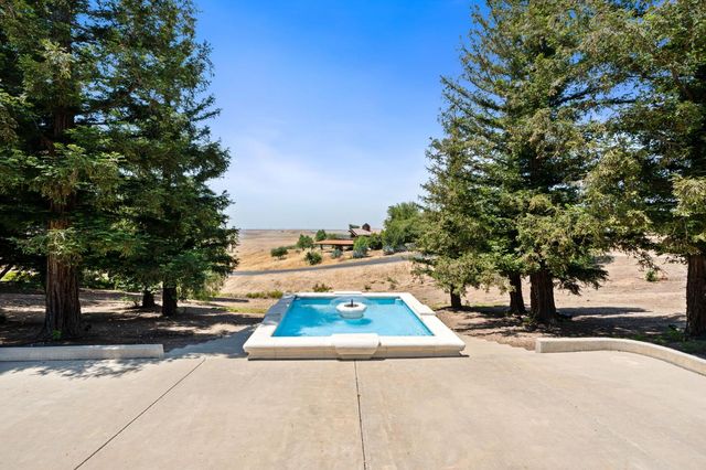 14215 Killarney Drive, Madera, CA 93636