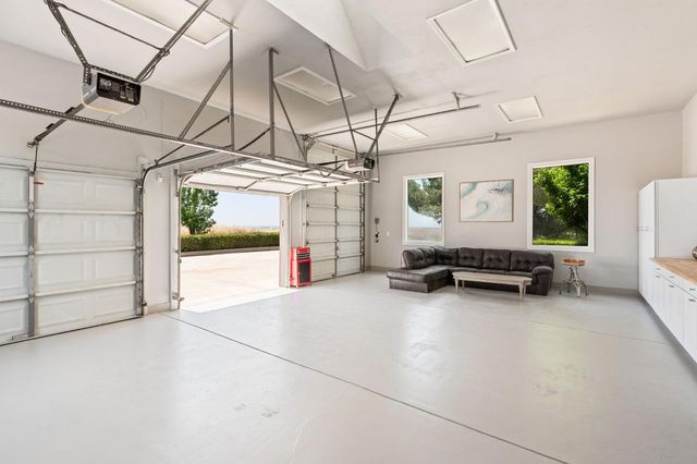 14215 Killarney Drive, Madera, CA 93636