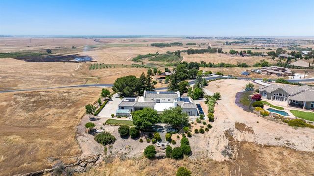 14215 Killarney Drive, Madera, CA 93636