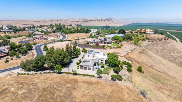 14215 Killarney Drive, Madera, CA 93636