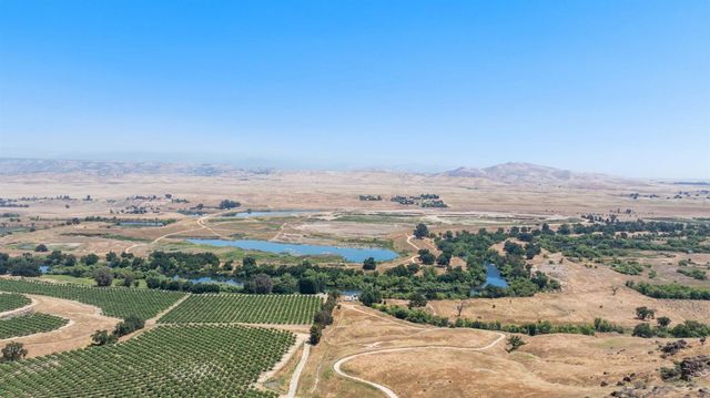 14215 Killarney Drive, Madera, CA 93636