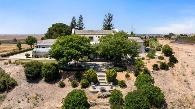 14215 Killarney Drive, Madera, CA 93636