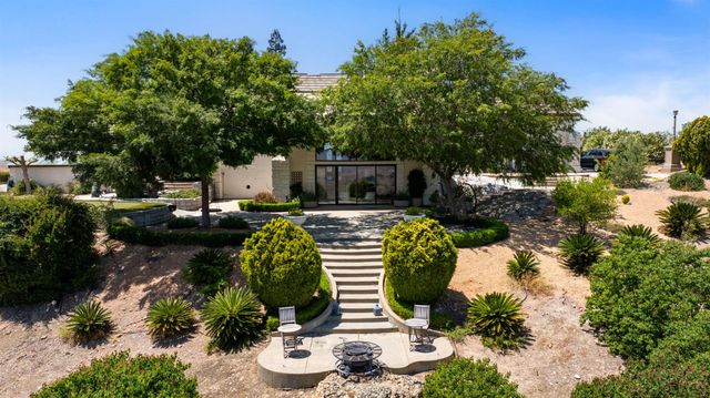 14215 Killarney Drive, Madera, CA 93636