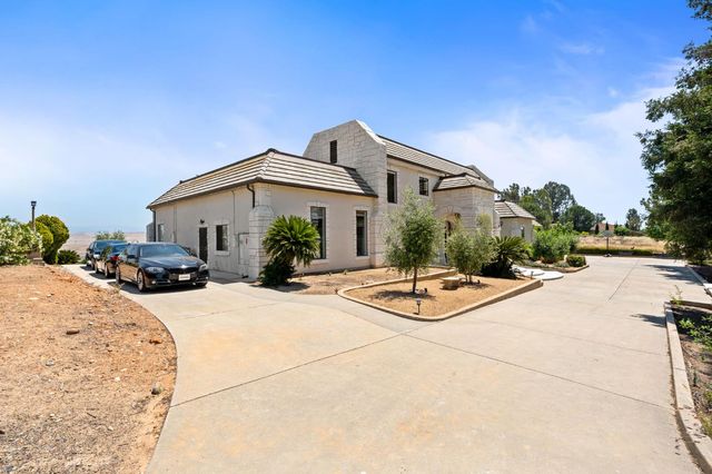 14215 Killarney Drive, Madera, CA 93636