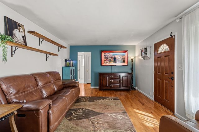 1008 Mount Pitt Avenue, Medford, OR 97501