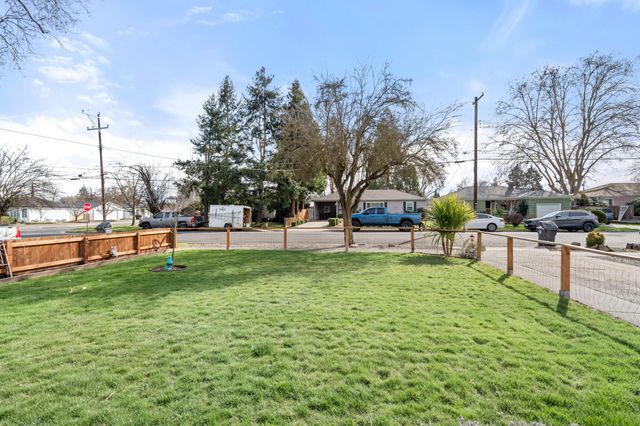 1008 Mount Pitt Avenue, Medford, OR 97501