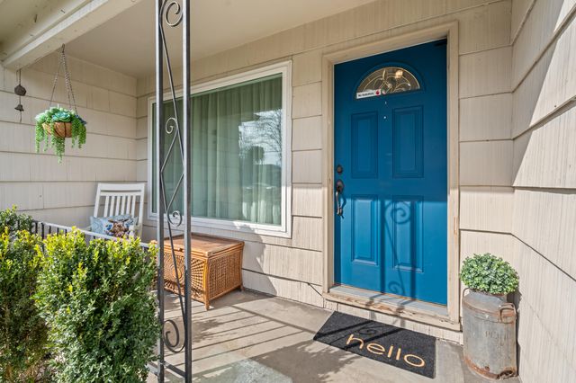 1008 Mount Pitt Avenue, Medford, OR 97501