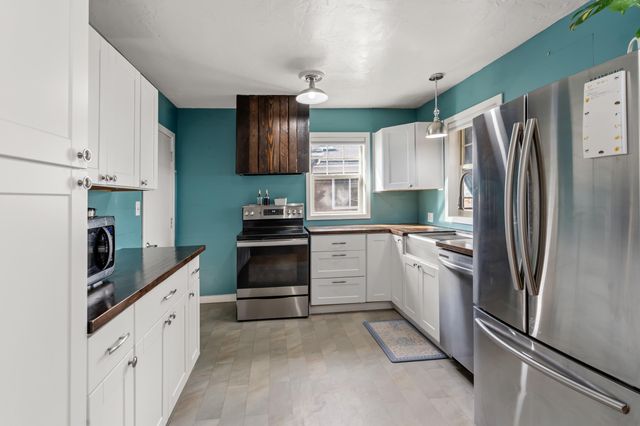 1008 Mount Pitt Avenue, Medford, OR 97501