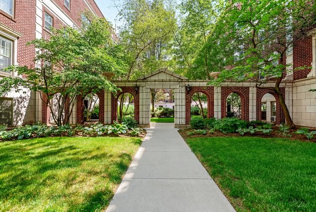 496 Sheridan Road 1, Evanston, IL 60202