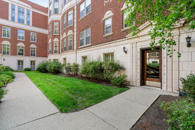 496 Sheridan Road 1, Evanston, IL 60202