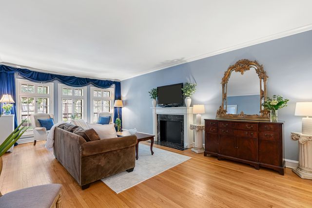 496 Sheridan Road 1, Evanston, IL 60202