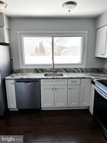 22 GAYLORD CIR, Willingboro, NJ 08046